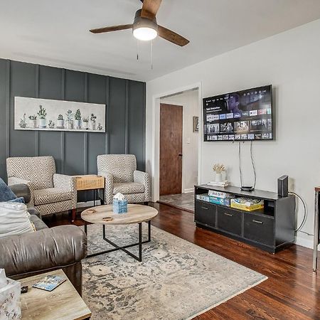 Chic Home With Huge Grassy Yard 7 Mins To Arrowhead Stadium إندبيندينس المظهر الخارجي الصورة