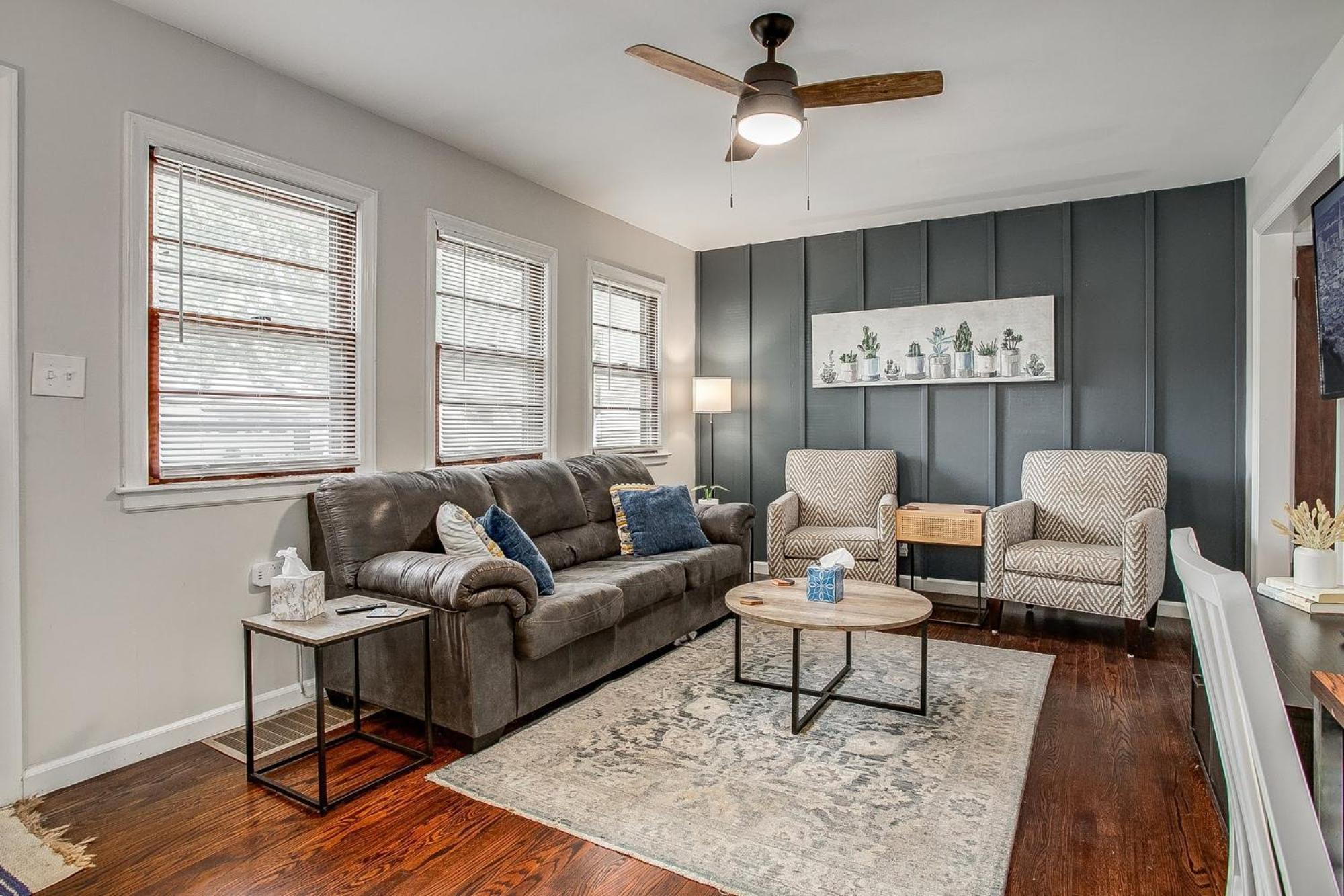 Chic Home With Huge Grassy Yard 7 Mins To Arrowhead Stadium إندبيندينس المظهر الخارجي الصورة