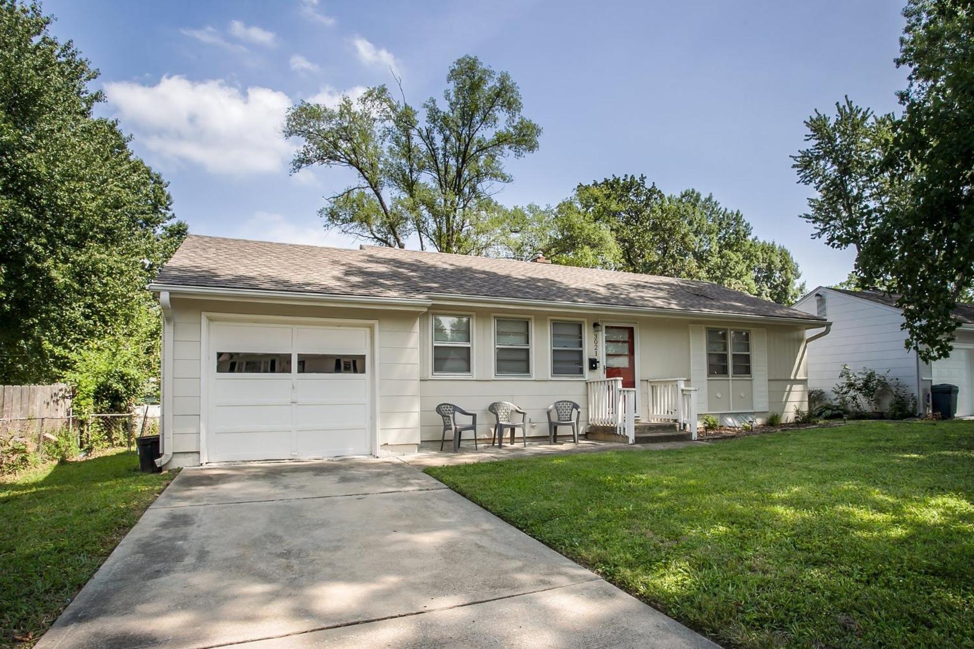 Chic Home With Huge Grassy Yard 7 Mins To Arrowhead Stadium إندبيندينس المظهر الخارجي الصورة