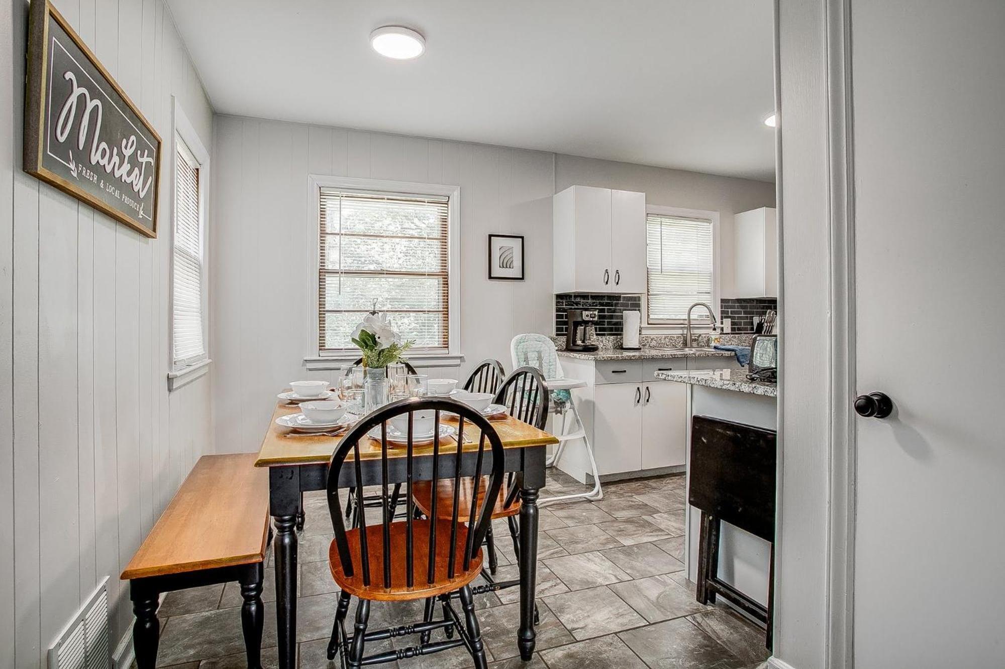 Chic Home With Huge Grassy Yard 7 Mins To Arrowhead Stadium إندبيندينس المظهر الخارجي الصورة