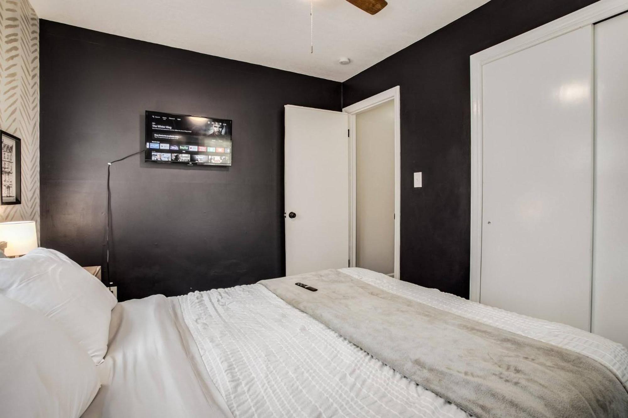 Chic Home With Huge Grassy Yard 7 Mins To Arrowhead Stadium إندبيندينس المظهر الخارجي الصورة
