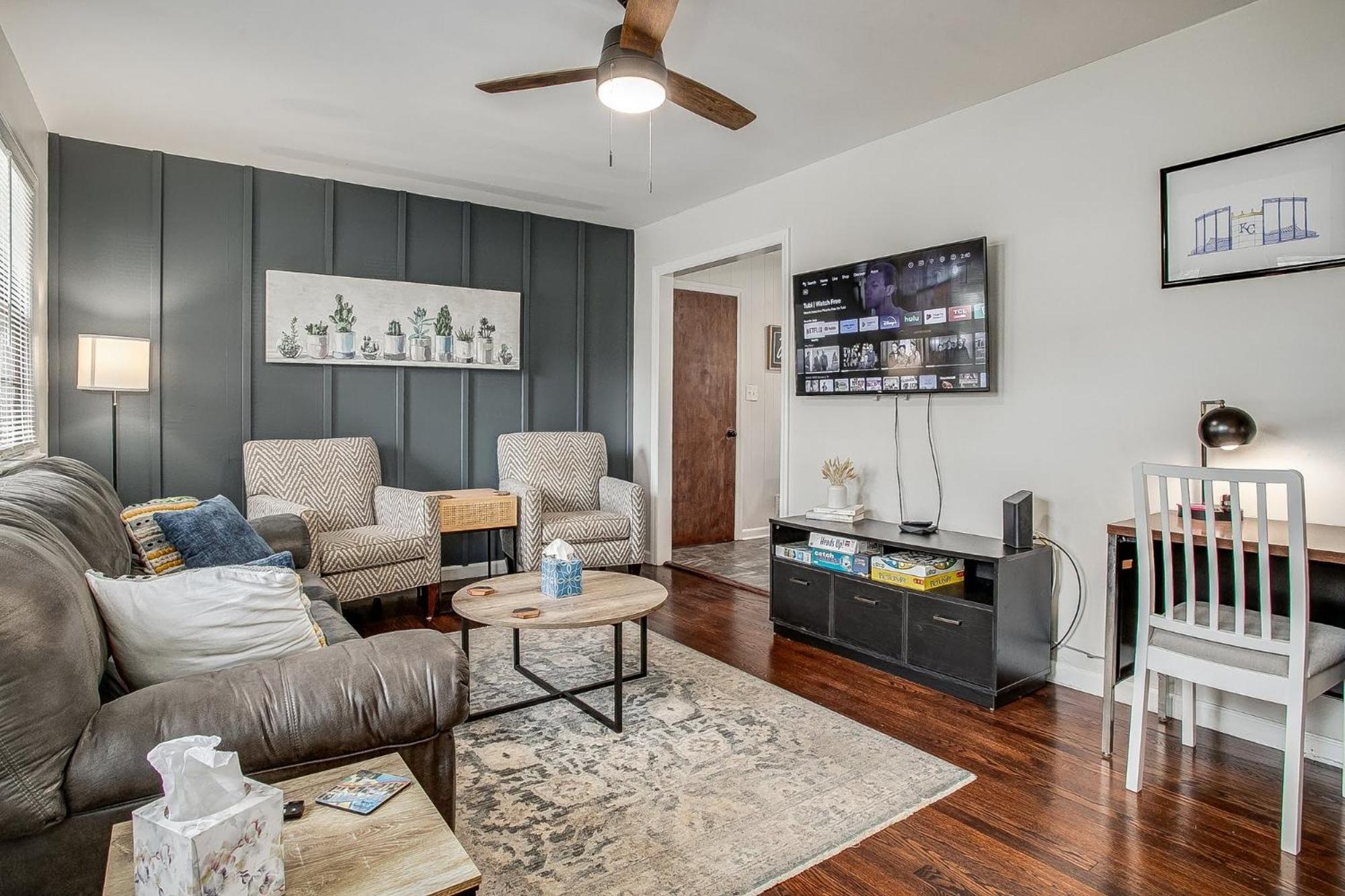 Chic Home With Huge Grassy Yard 7 Mins To Arrowhead Stadium إندبيندينس المظهر الخارجي الصورة